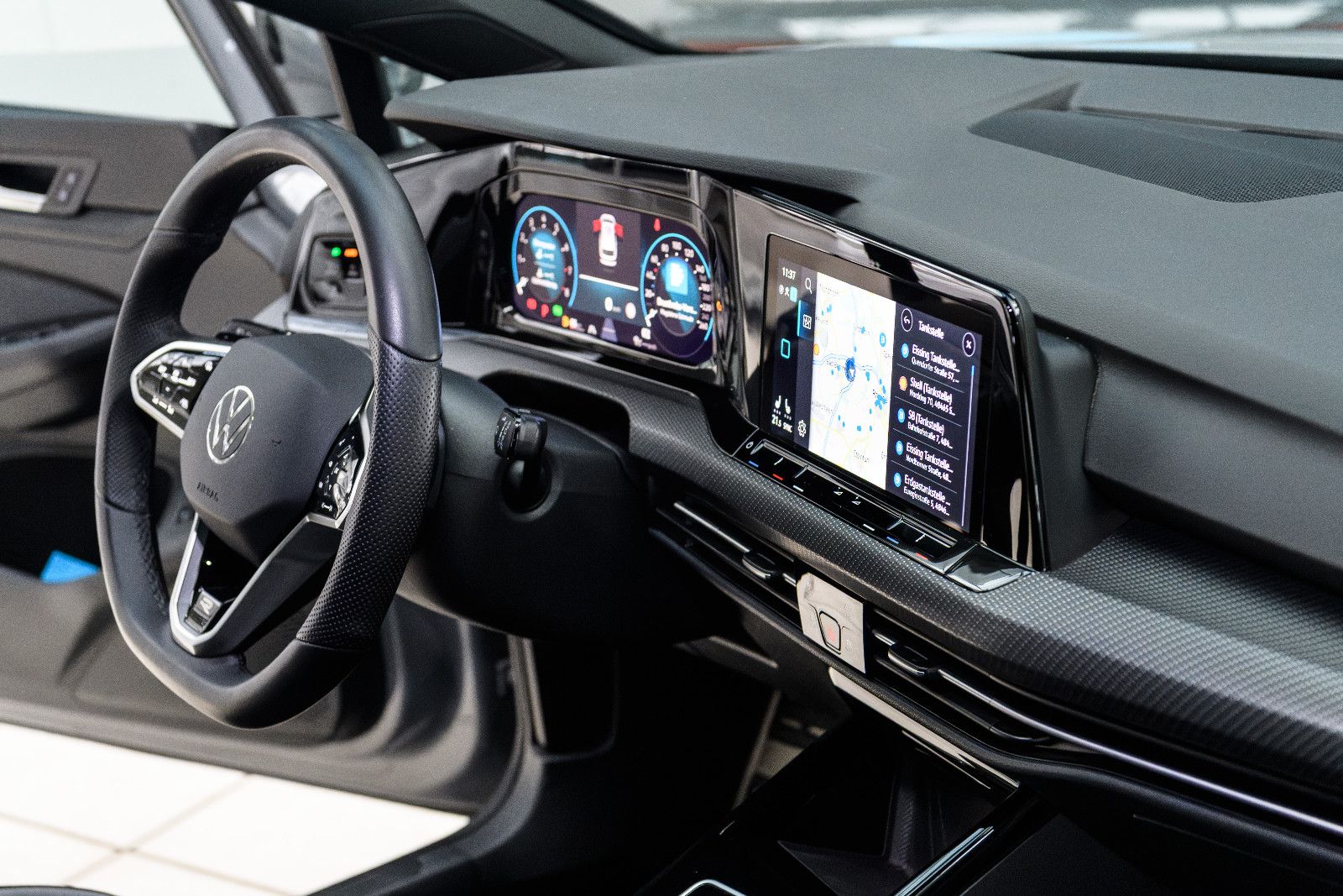 Fahrzeugabbildung Volkswagen Golf Variant R-Line eTSI DSG+AHK+Kamera+Pano