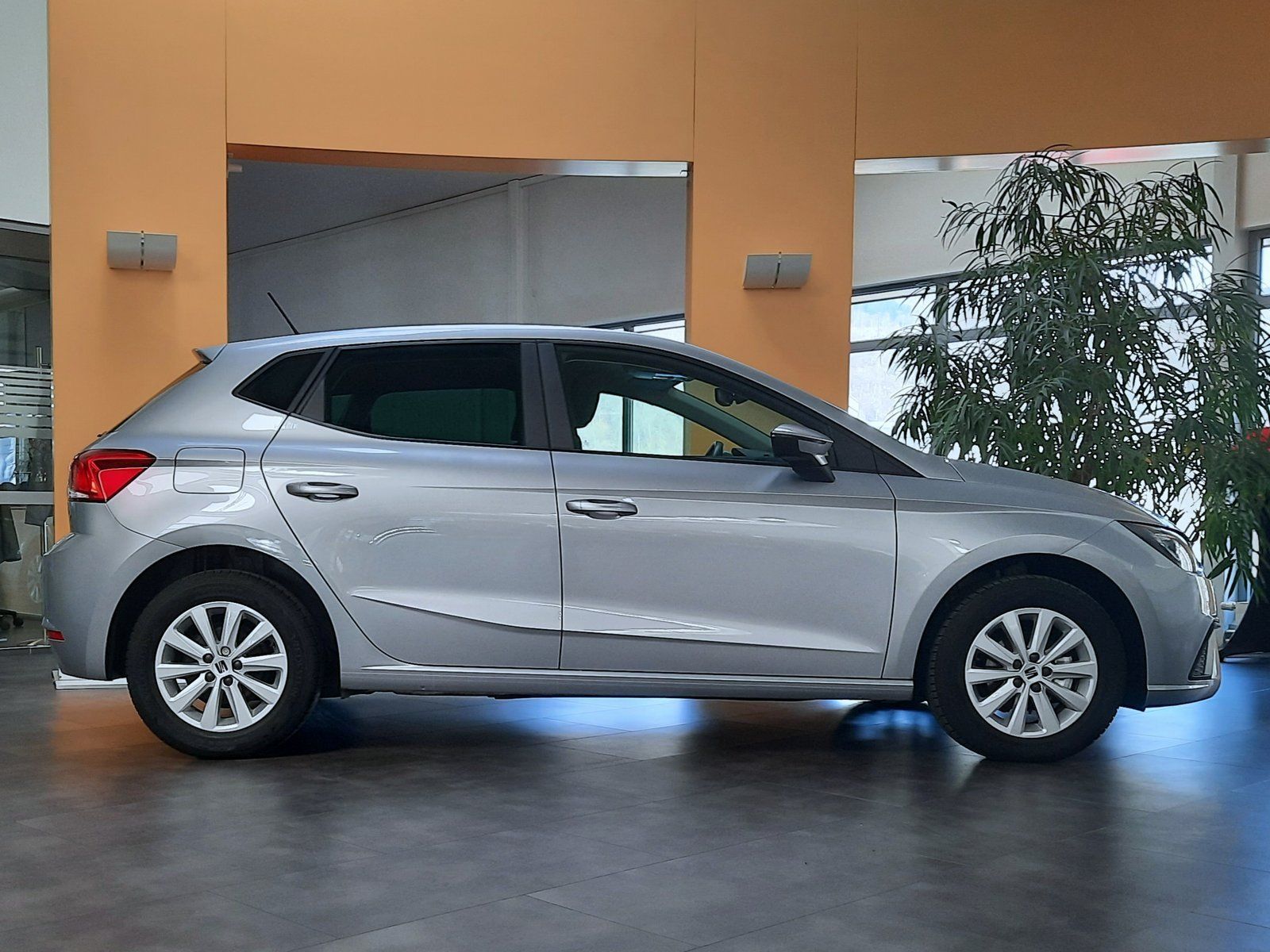 Fahrzeugabbildung SEAT Ibiza Style TSI *Navi*Cam*LED*Sitzhzg*Einparkh*