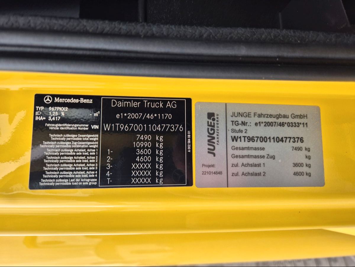 Fahrzeugabbildung Mercedes-Benz Atego 816 4x2 Möbelkoffer 3 Sitze