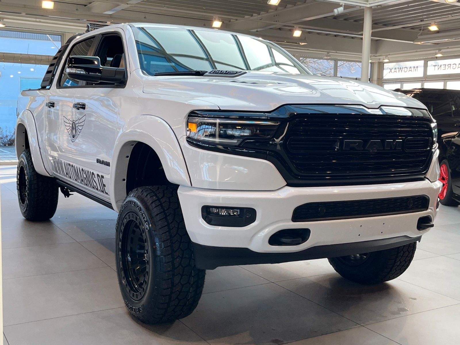 Fahrzeugabbildung Dodge RAM 1500 Limited Night "Arctic Warrior"