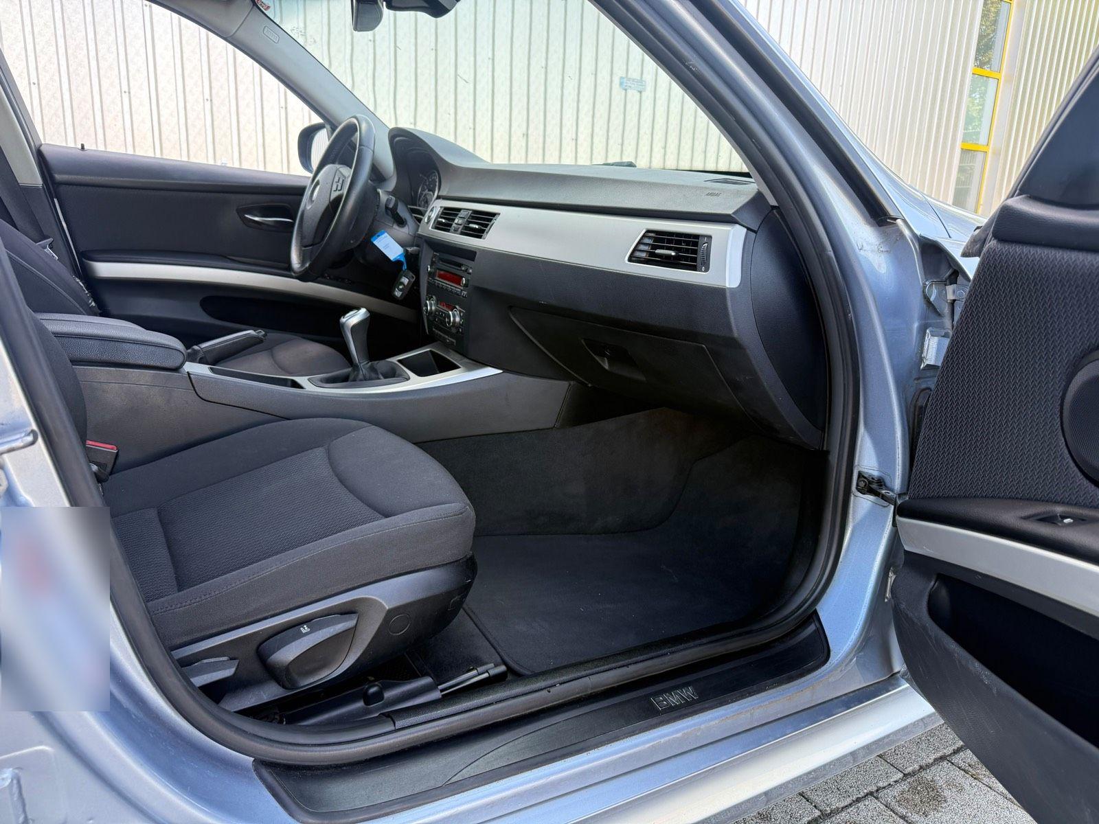 BMW 318 2012 — photo 10