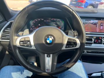 Fahrzeugabbildung BMW X5 M50 M Sport Sky Fond Entertainment VOLL
