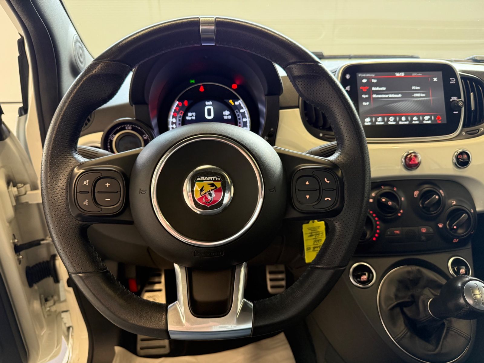 Fahrzeugabbildung Abarth 500 595 Basis, Sky Dome Pano,  Alu Sport,