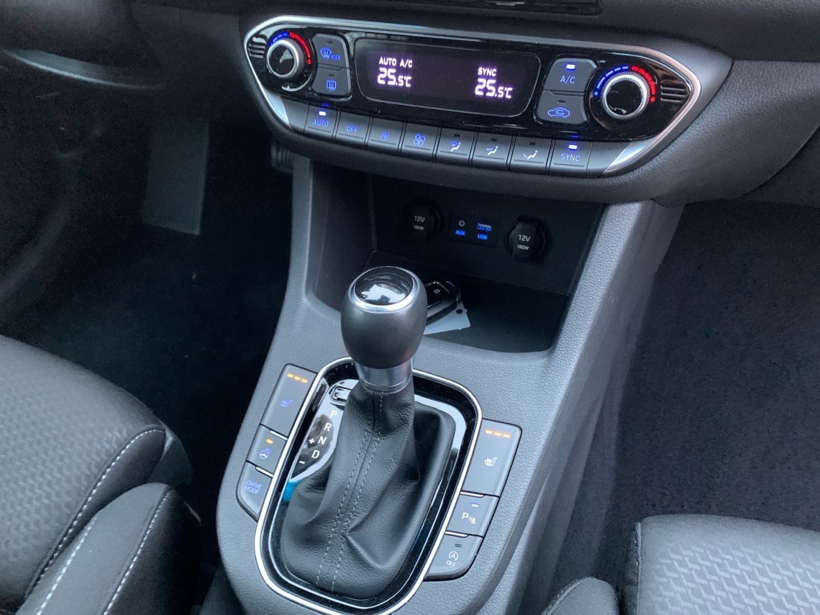 Fahrzeugabbildung Hyundai i30 Kombi 1.4 T-GDI 7-DCT YES! Plus LED AHK