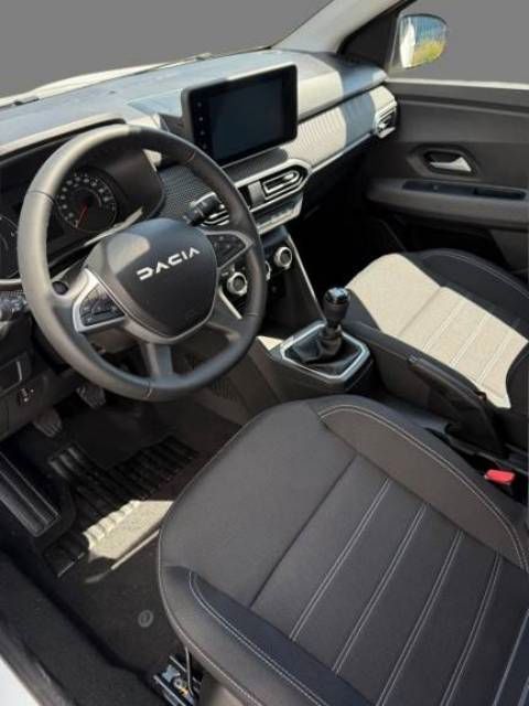 Fahrzeugabbildung Dacia Jogger Expression TCe 110 7-Sitzer
