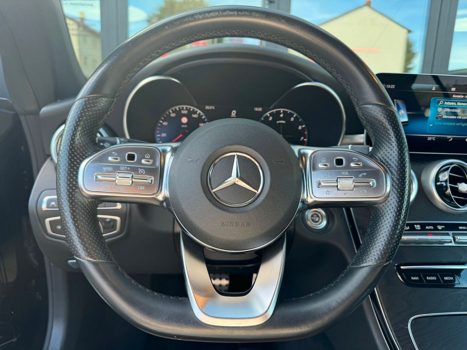 Fahrzeugabbildung Mercedes-Benz C 300 Cabrio AMG-Line