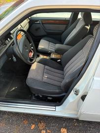 صورة 10 لـ 1990 Mercedes-BENZ C 220
