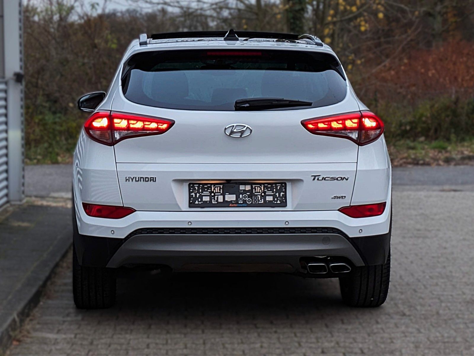 Fahrzeugabbildung Hyundai Tucson PREMIUM 4WD LEDER NAVI PANO PARKASS. LED