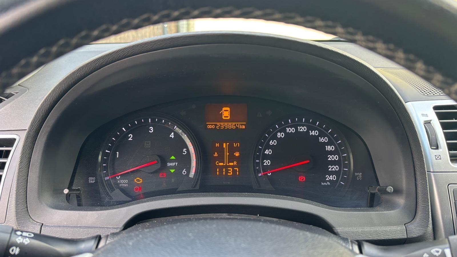 Toyota Avensis 2012 — photo 12
