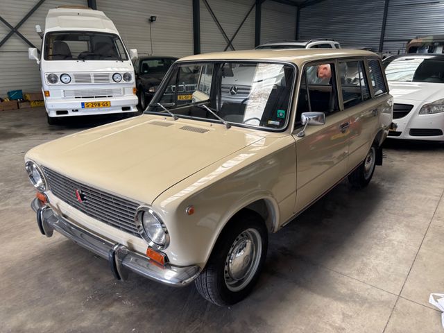 Lada 1200 S Kombi mit Scheckheft