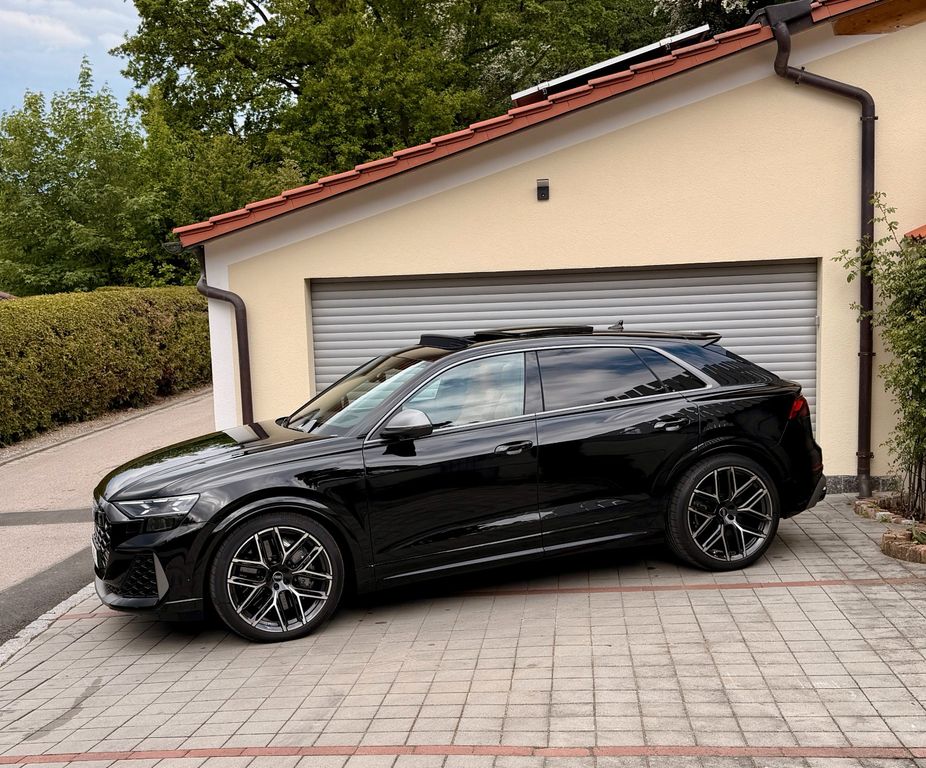 Image of Audi RSQ8