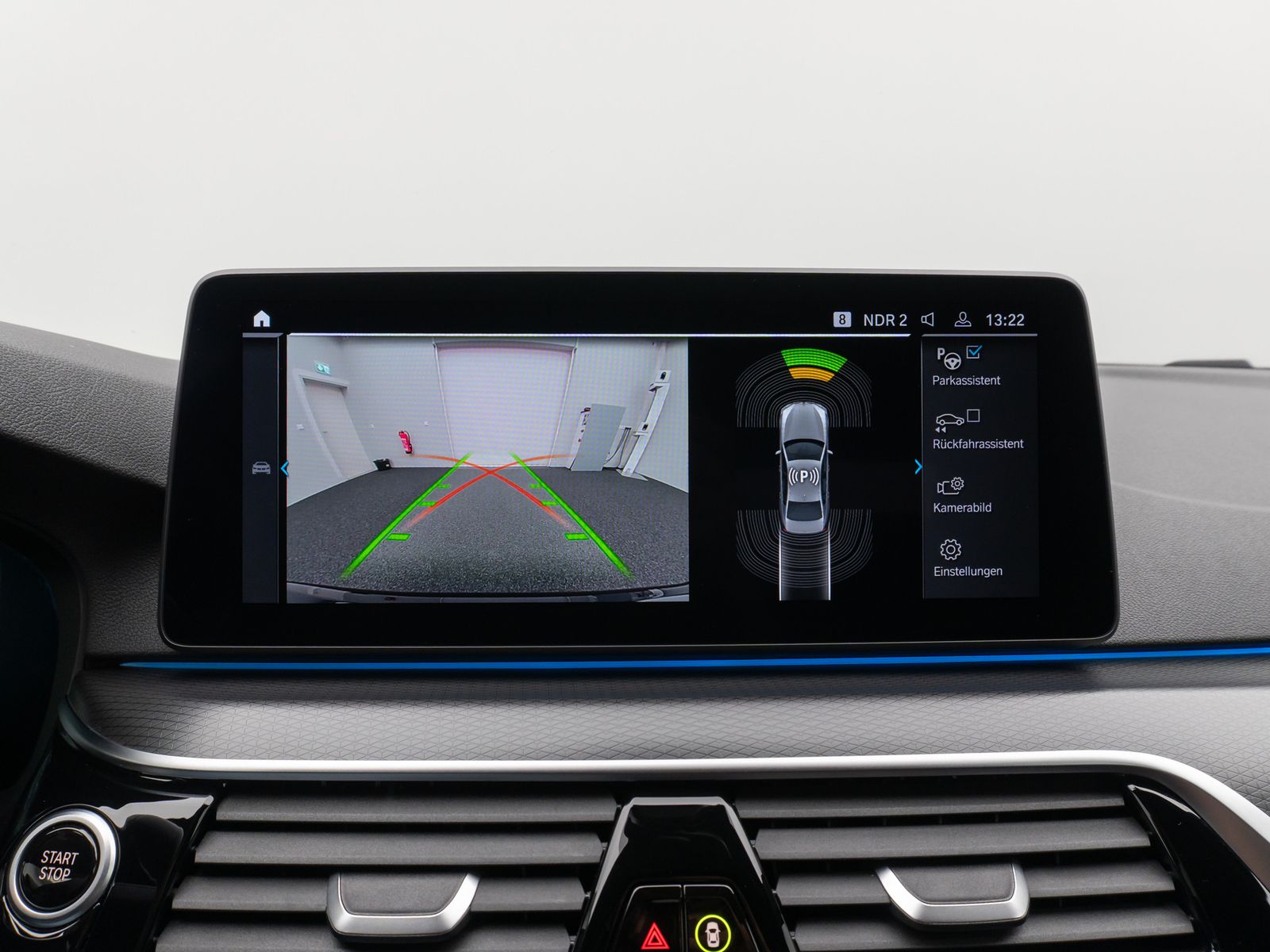 Fahrzeugabbildung BMW 520e M Sport Kamera Laser HUD DAB HiFi Komfort