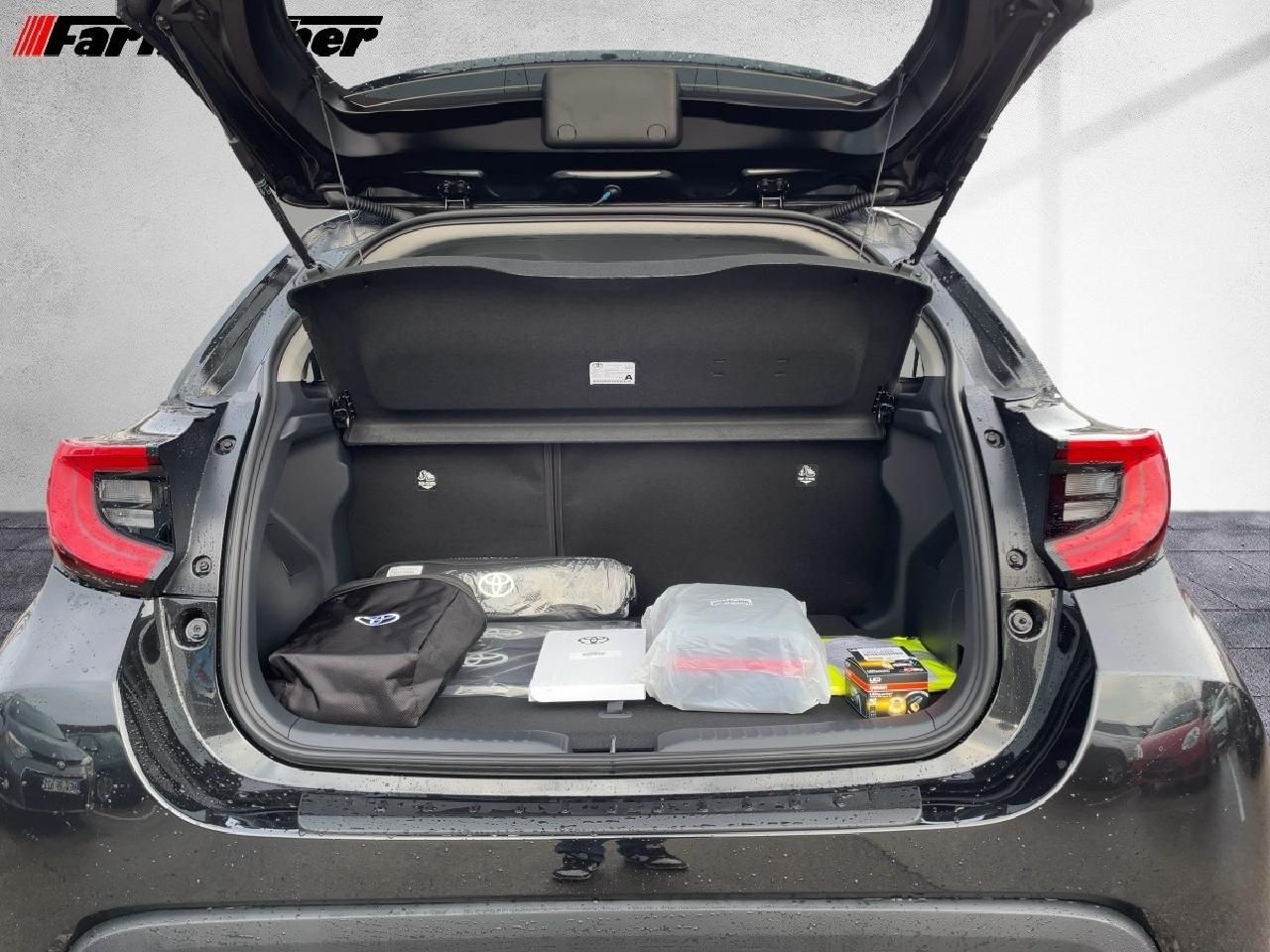 Fahrzeugabbildung Toyota Yaris Hybrid 116PS Team D + Comfort-Paket