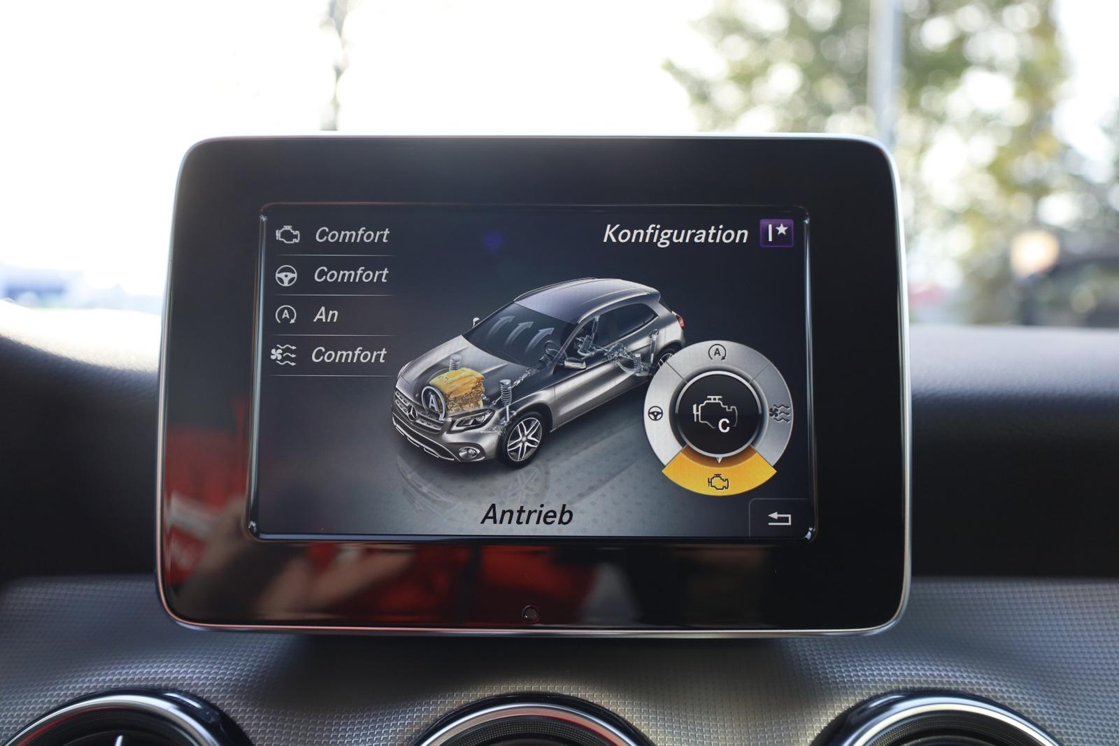Mercedes-Benz GLA 200 Urban Aut. AHK LED 360° Navi Panorama