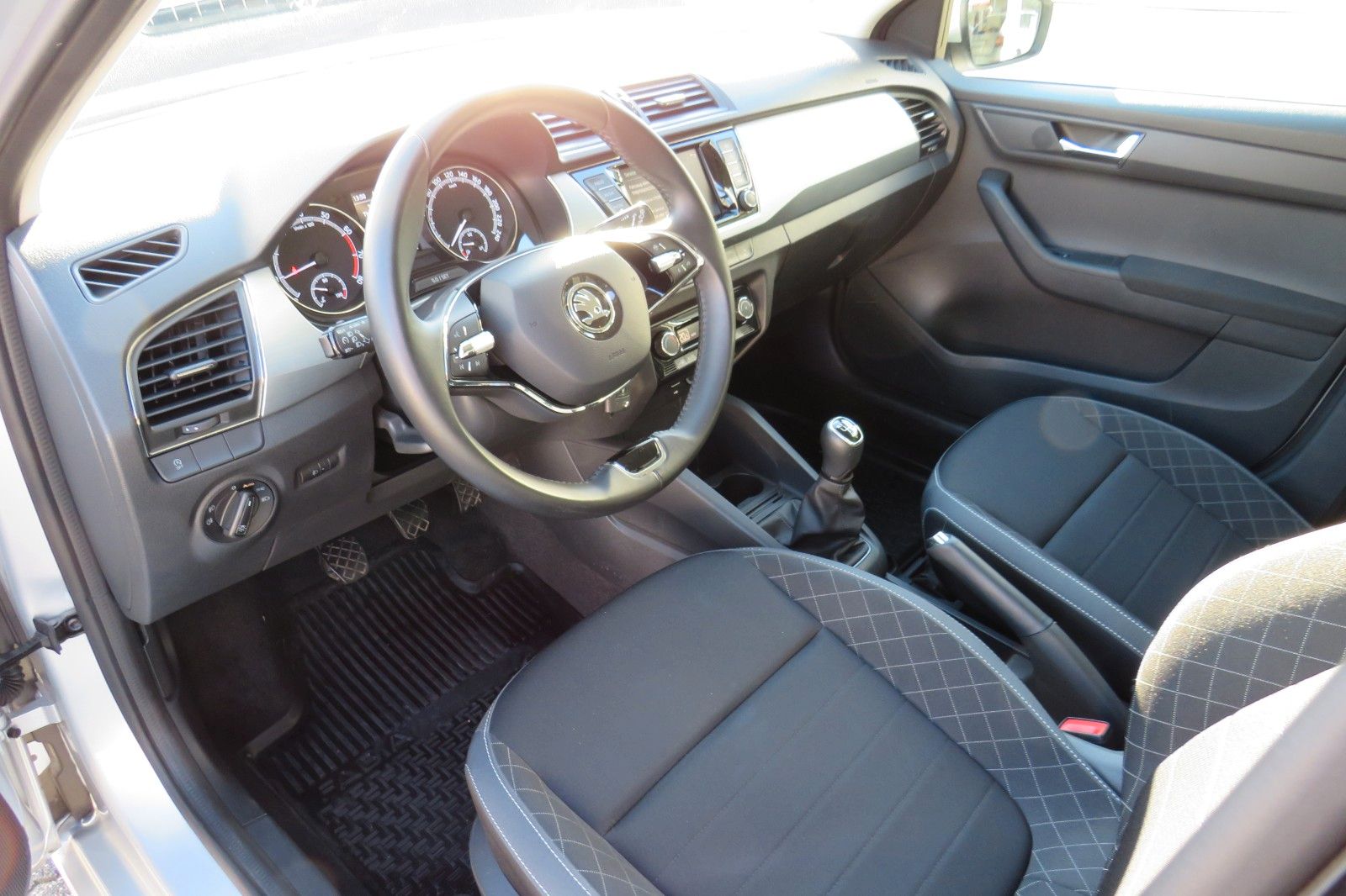 Fahrzeugabbildung SKODA Fabia Combi Ambition GRA SITZH. APP-CONNECT 1.HD