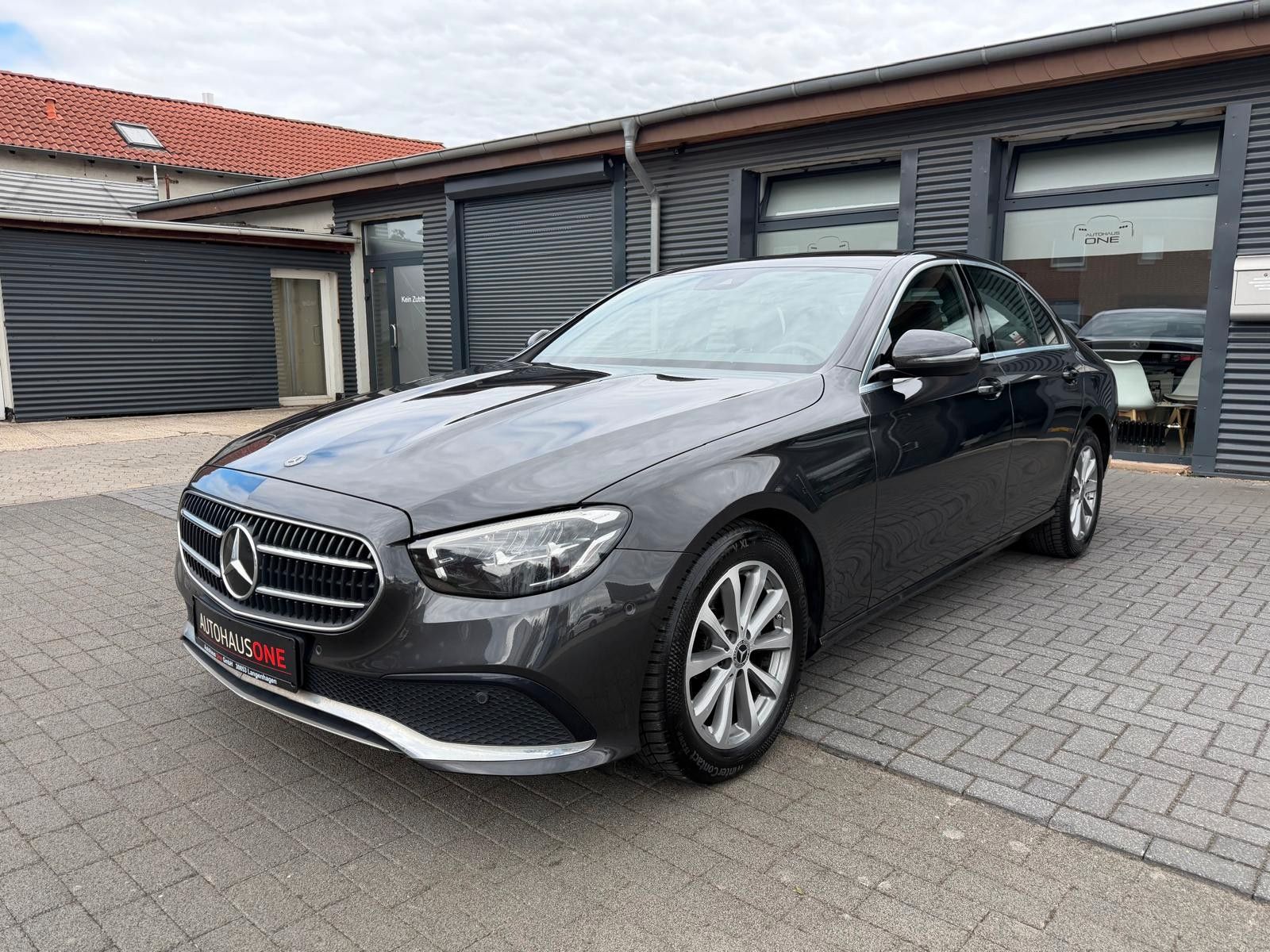 Mercedes-Benz E 200d LIMOUSINE AVANGARDE MBUX/VOLLLEDER foto 2