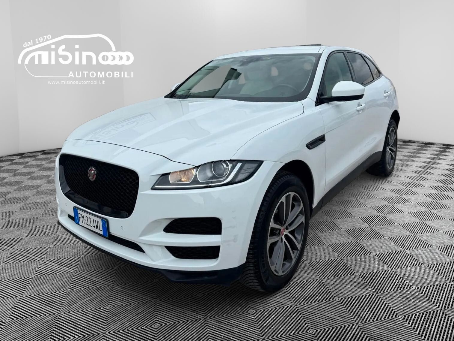 JAGUAR F-Pace