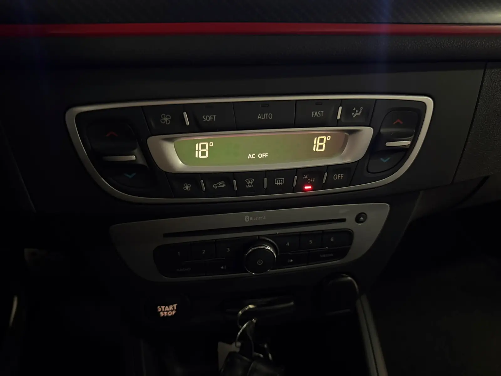Renault Megane 2015 — photo 21