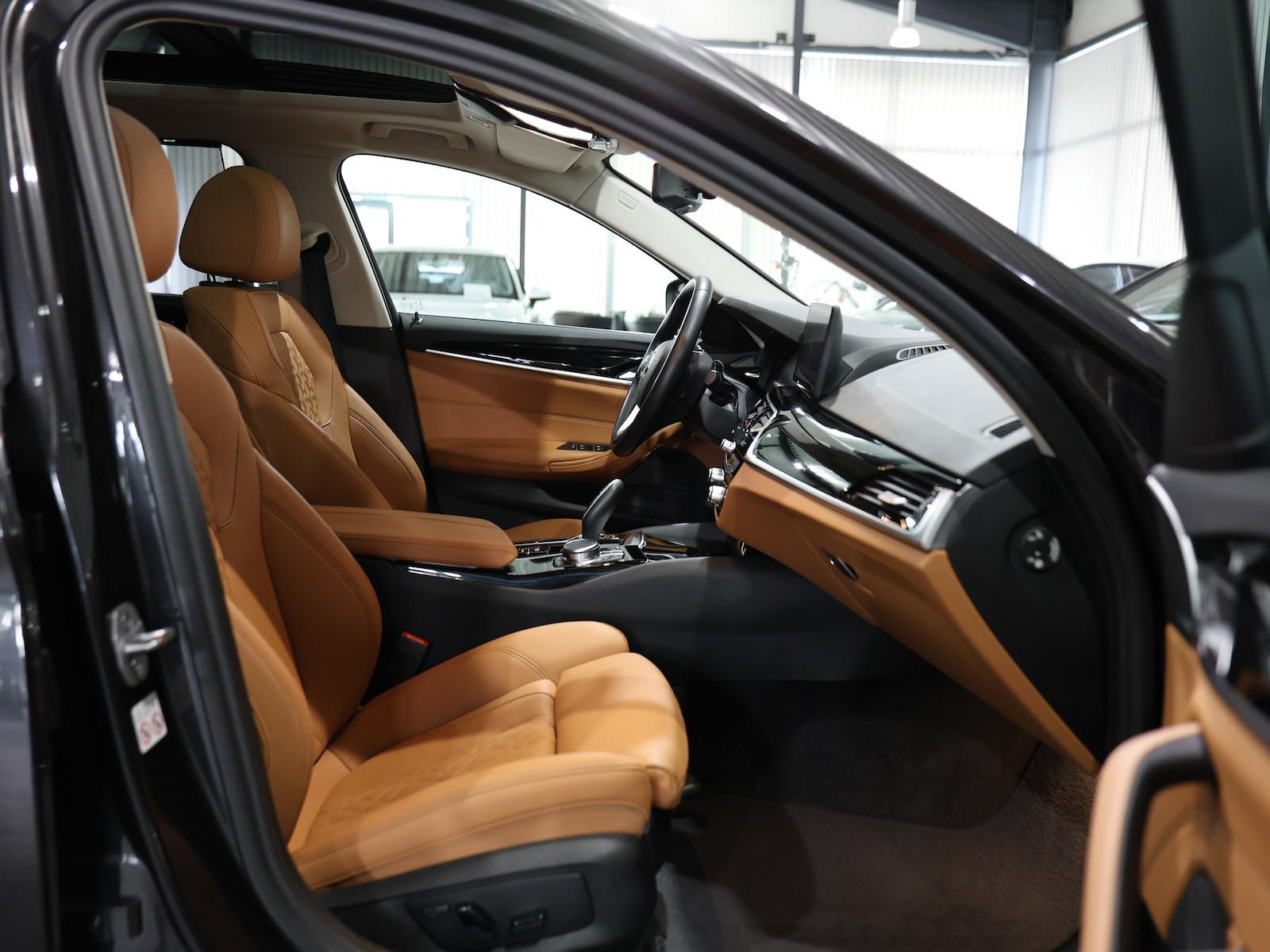BMW 520i Touring BUSINESS GREY & BROWN / PANORAMA