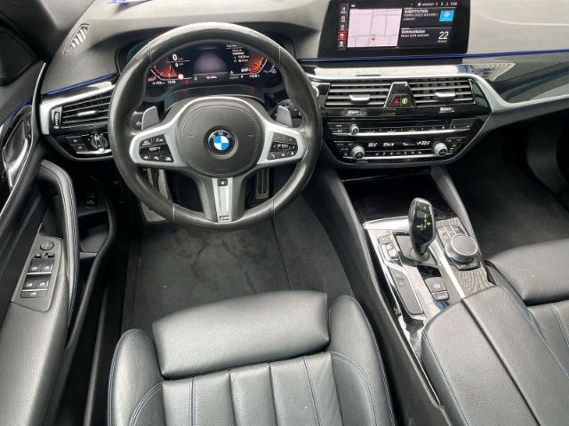 Fahrzeugabbildung BMW 520 d M Sport Mild-Hybrid Autom. Panoramadach, N