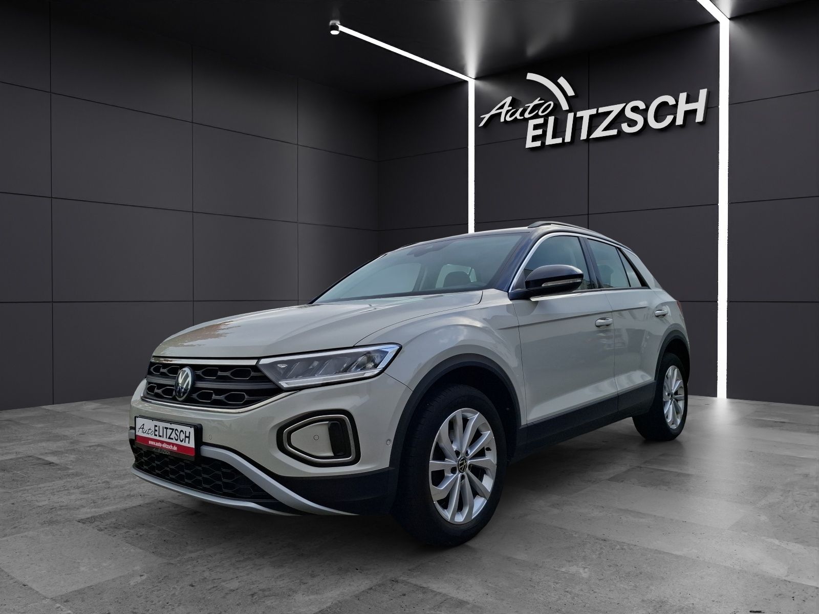 Fahrzeugabbildung Volkswagen T-Roc TSI Life  DSG LED Navi AID ACC RFK SH