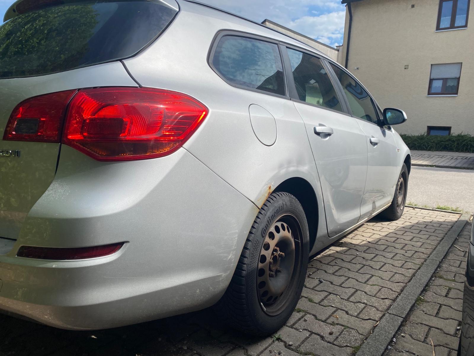 Opel Astra 2011 — photo 6