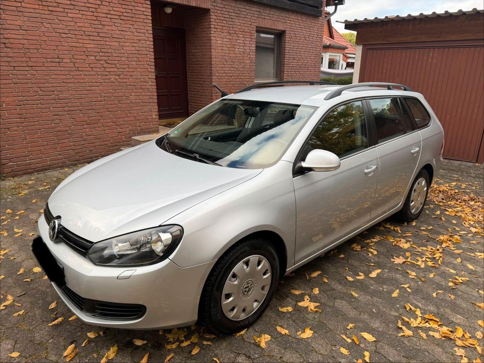 Volkswagen Golf 2011 — rear view