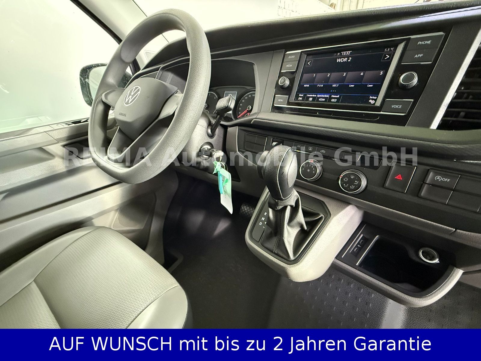 Fahrzeugabbildung Volkswagen T6.1 Bus 2,0 Diesel L 2, 9 Sitzer, Automatik