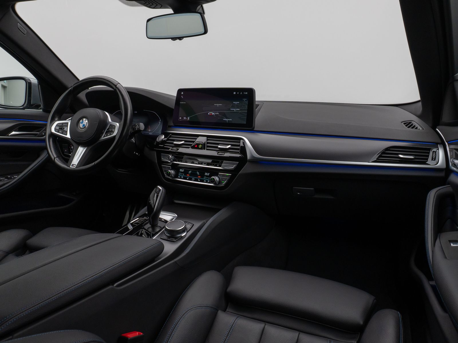 Fahrzeugabbildung BMW 530d M Sport Kamera Laser HUD DAB HiFi Komfort