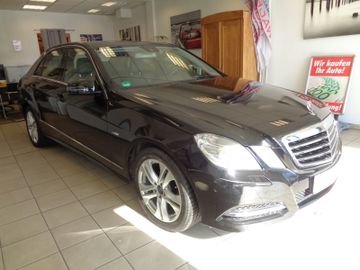 Fahrzeugabbildung Mercedes-Benz E 200 CGI Blue AT-Motor / XENON / NAVI