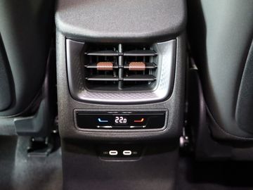 Fahrzeugverkauf 24 Cupra Terramar 1.5 eTSI AHK 360Grad HeadUP DCC