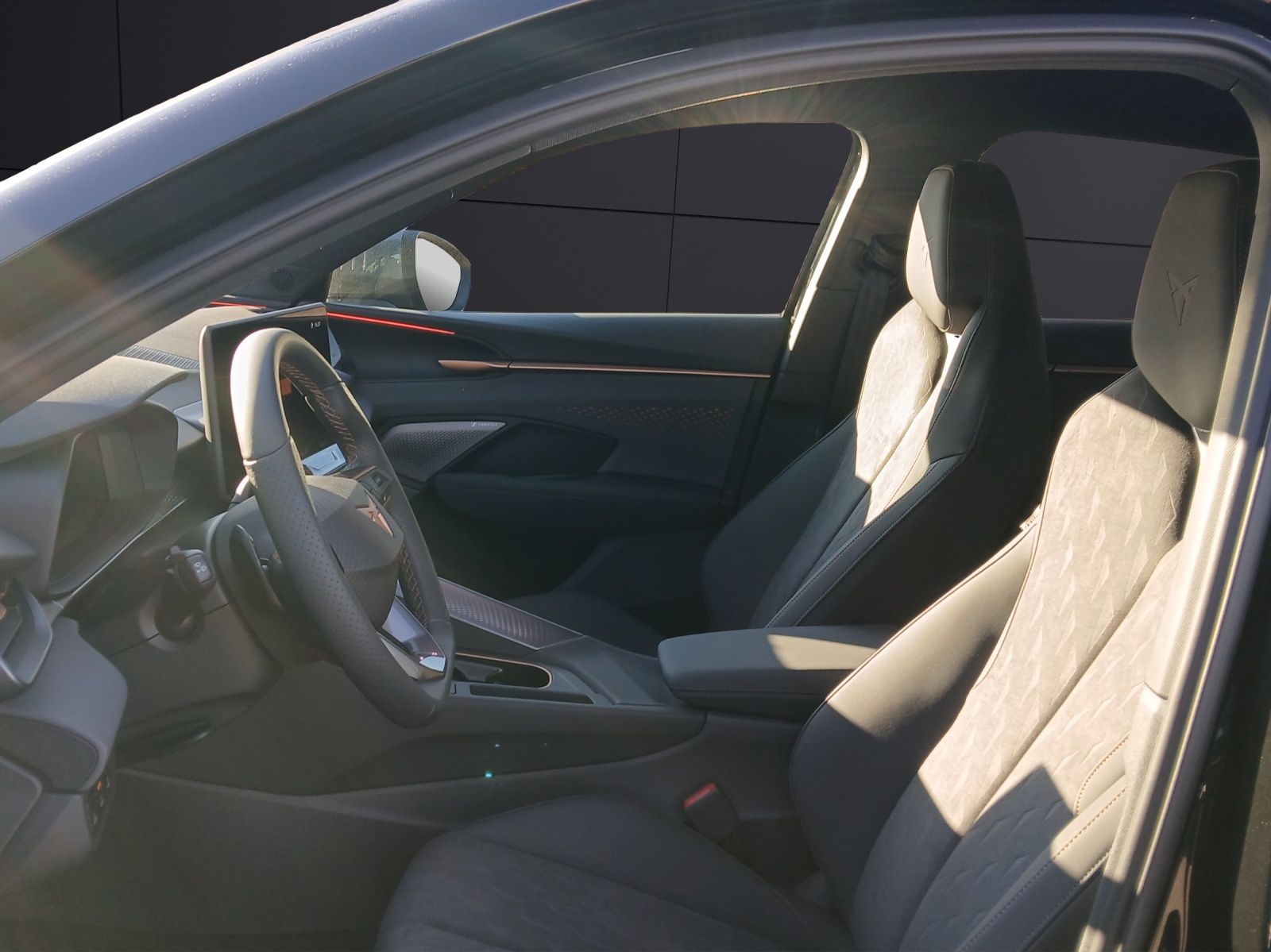 Fahrzeugabbildung CUPRA Terramar 4Drive VZ TSI DSG Matrix ACC SH LRHzg H