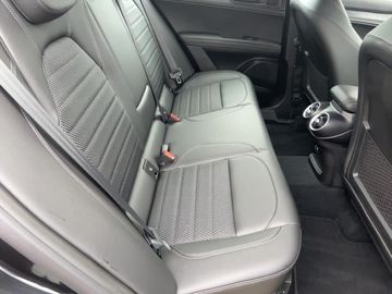Alfa-Romeo Stelvio - 12