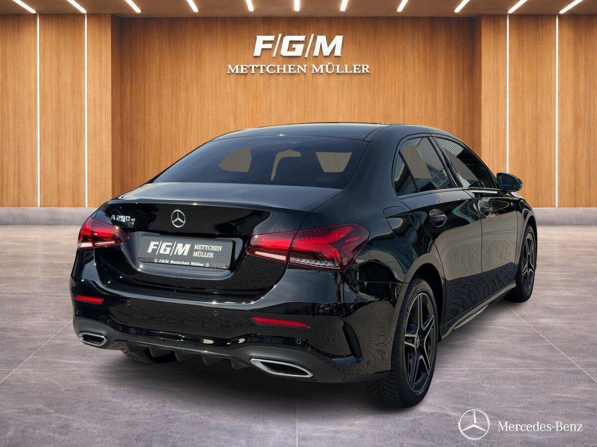 Mercedes-Benz A 250e Limousine AMG+PANO+CARPLAY+NIGHT+AMB.+LED