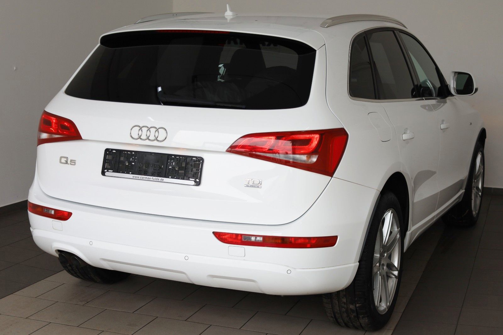 Fahrzeugabbildung Audi Q5 2.0 TDI quattro S line T.Leder,Navi,SH,20"