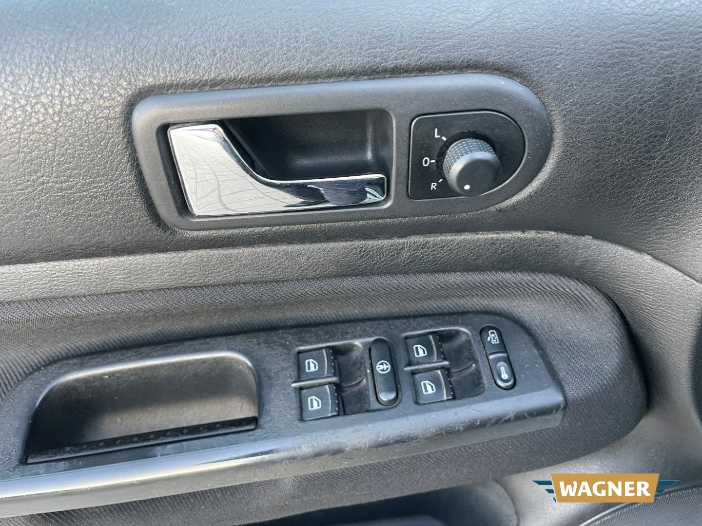 Fahrzeugabbildung Volkswagen Golf IV Edition Klima Servo TÜV 02/2027