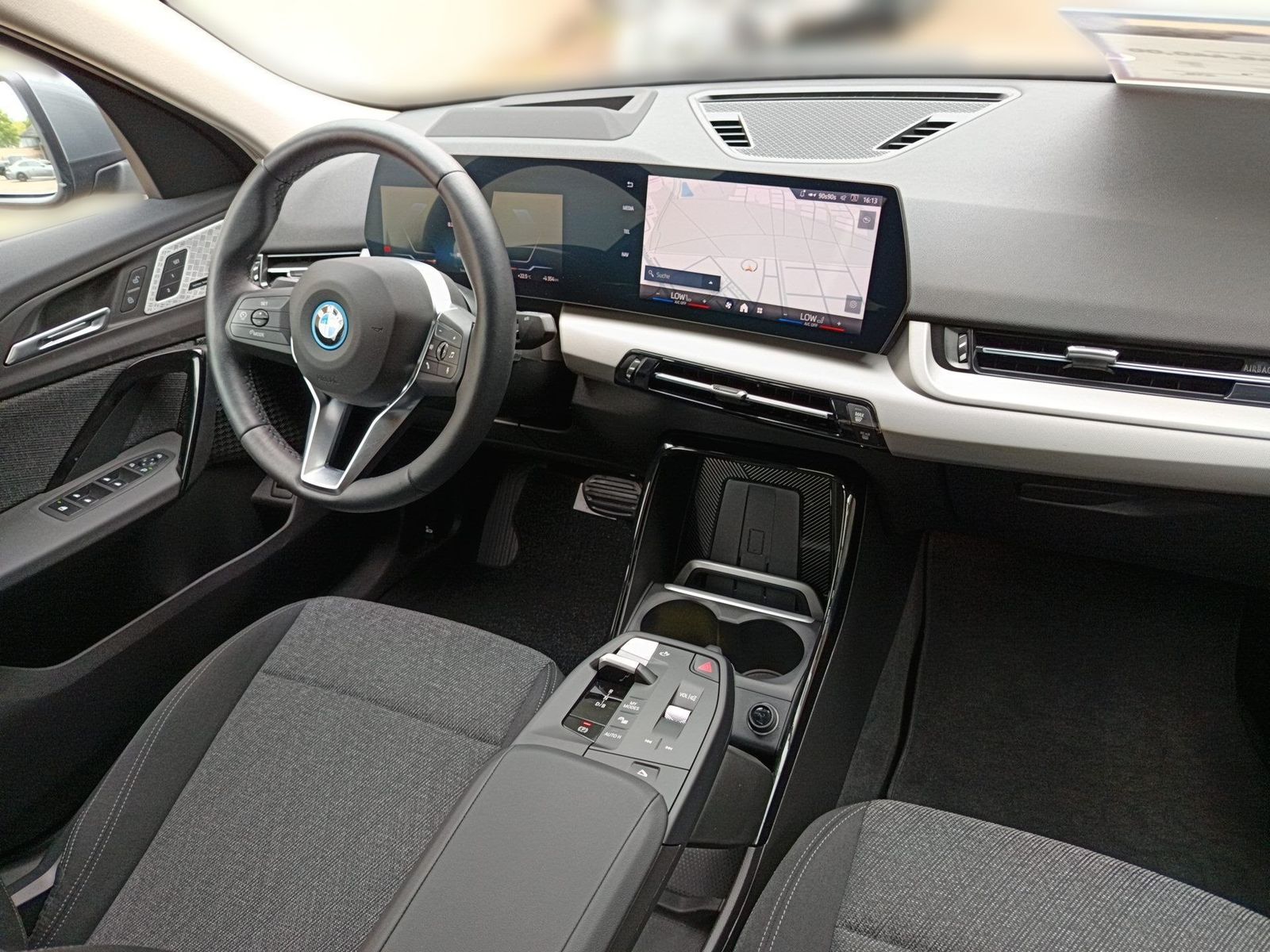 BMW iX2 - Bild 24
