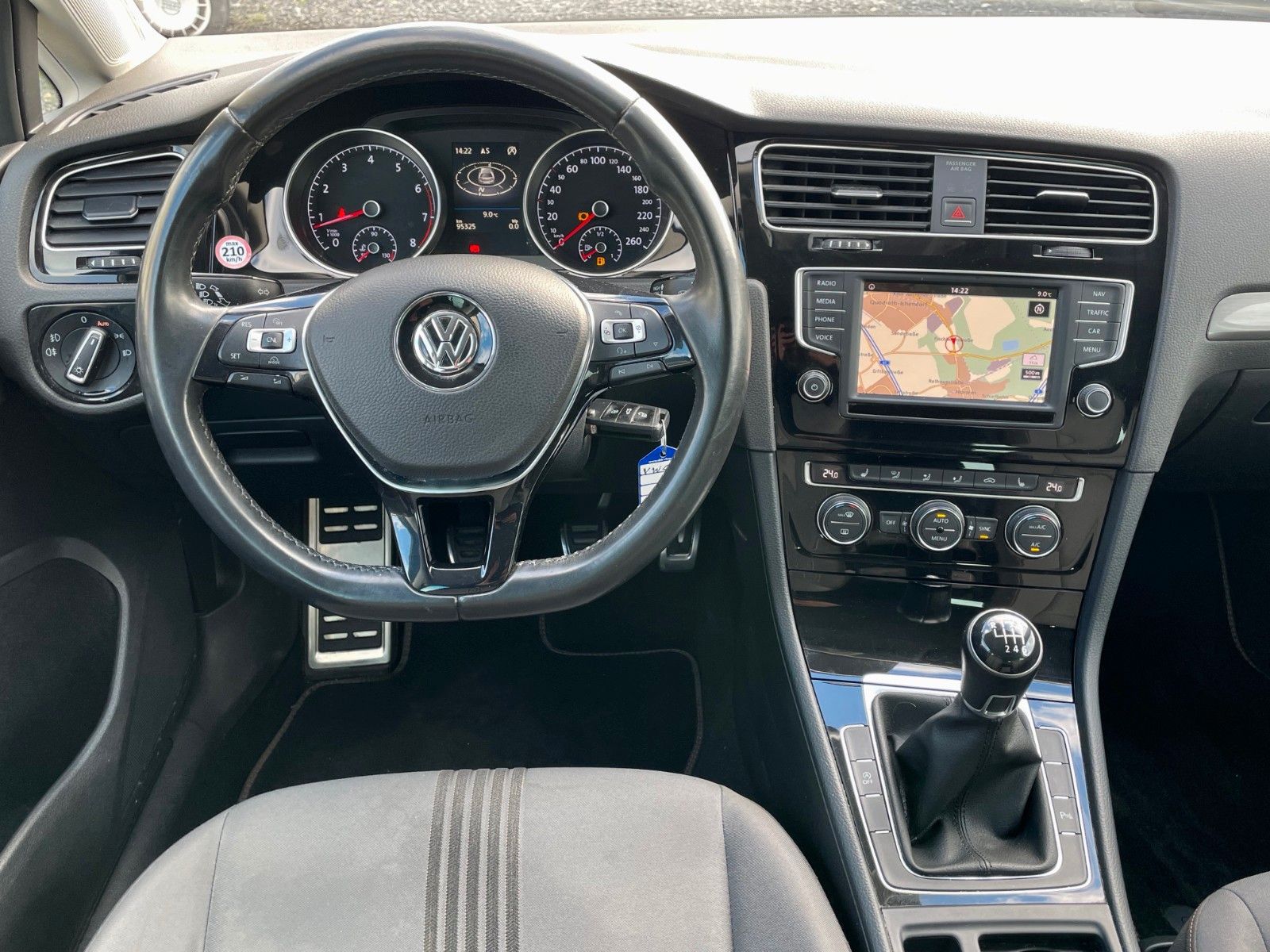 Fahrzeugabbildung Volkswagen Golf VII 1.2 Limo Allstar BMT Navi Xenon 2.HD PD