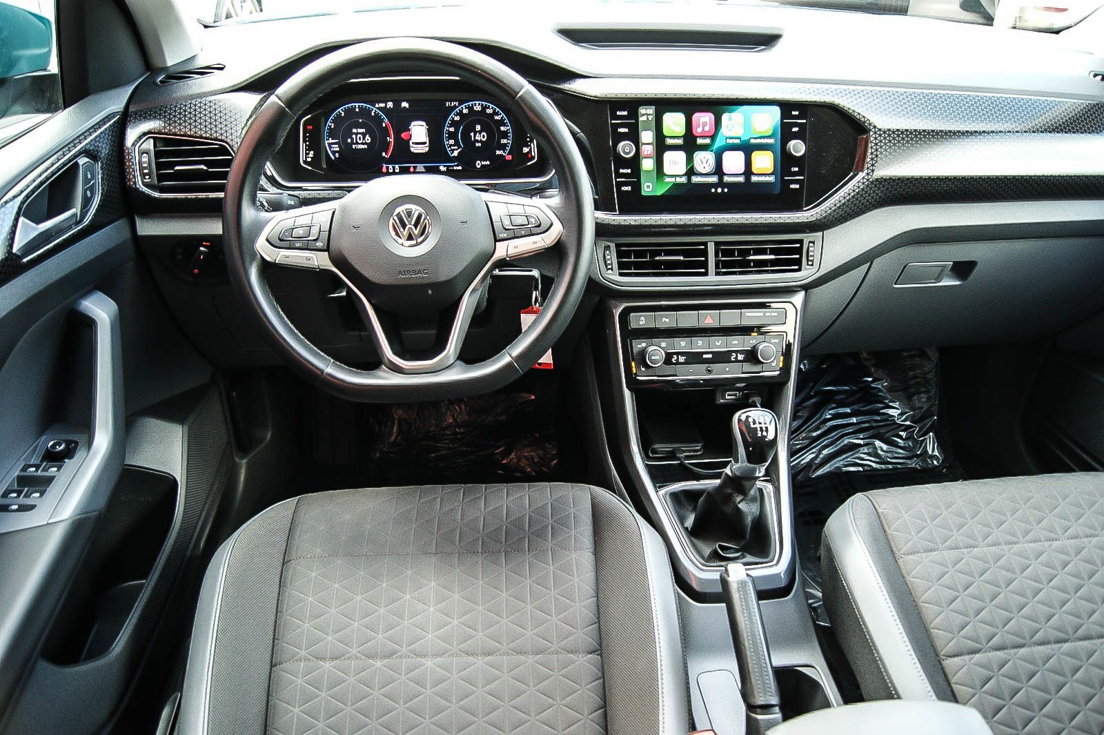 Fahrzeugabbildung Volkswagen T-Cross HIGHLINE 10TSI NAVI LED VIRTUAL CD 1HAND