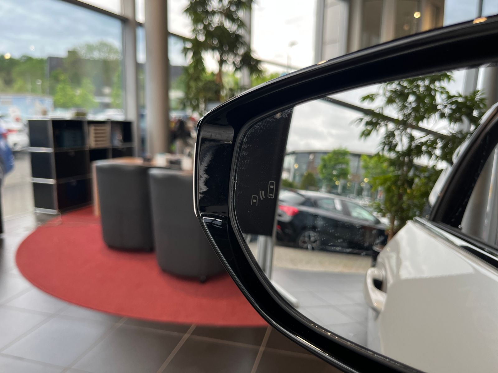Fahrzeugabbildung Lexus UX 250 h Style AHK LED SHZ CARPLAY RFK
