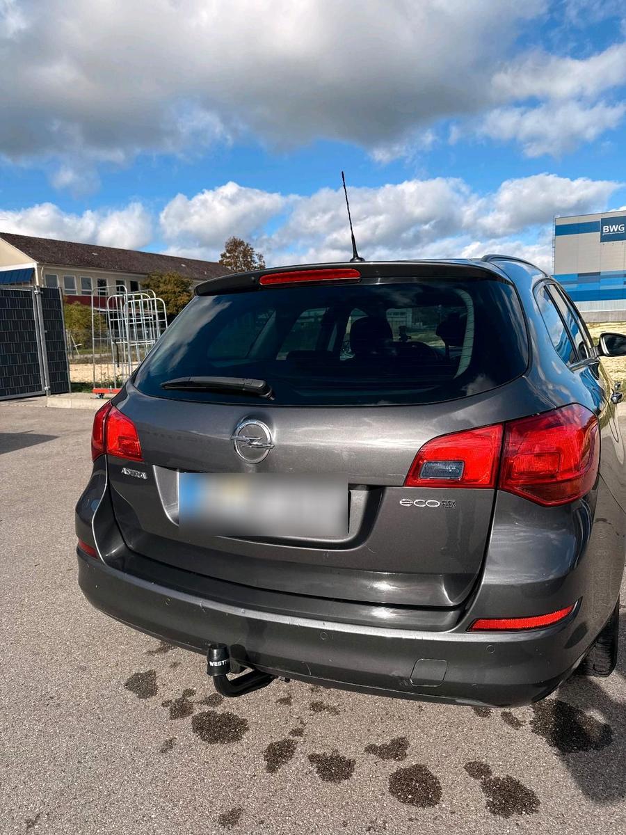 Opel Astra 2012 — engine 131 HP (96kW)