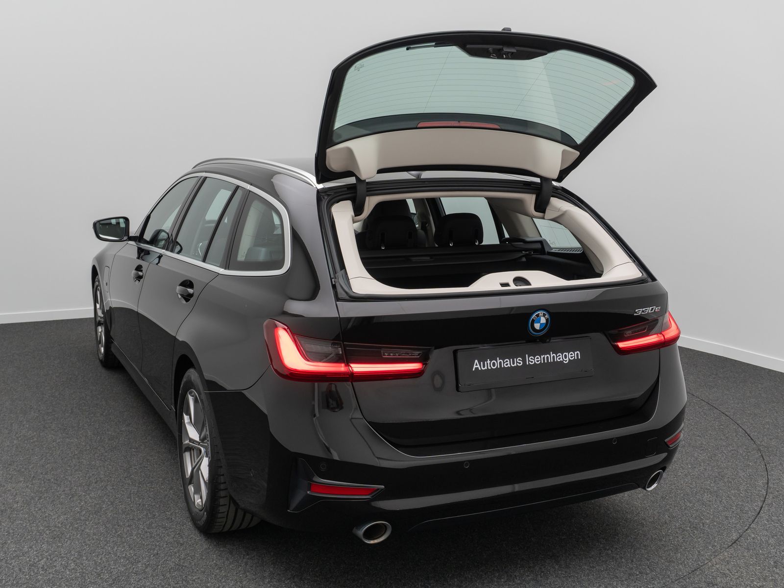 Fahrzeugabbildung BMW 330e Sport Line 360°Alarm HUD DAB HiFi Fernlicht