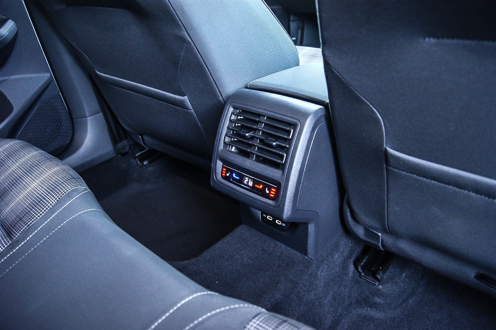 Fahrzeugabbildung Volkswagen Golf VIII GTD HARMAN-KARDON MATRIX STDHEZG ANHZV