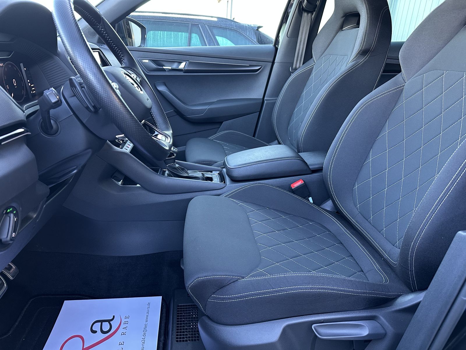 Fahrzeugabbildung SKODA Karoq 2.0 TDI DSG Sportline 4x4 NAV+LED+KAM+19ZO