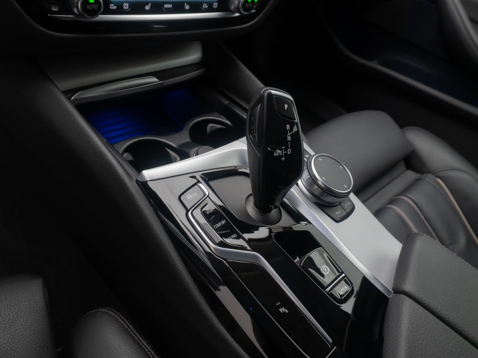 Fahrzeugabbildung BMW 520d Alarm DAB HUD Kamera 4xKlima Leder Komfort