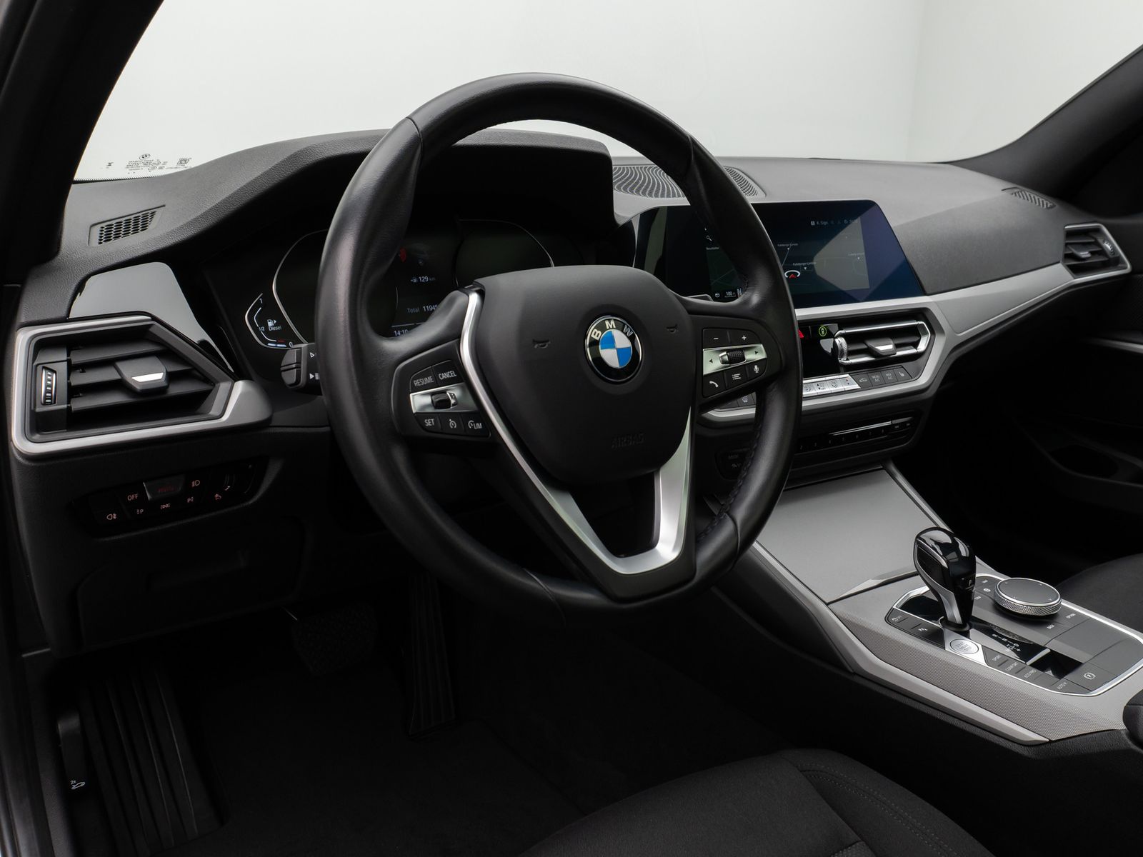 Fahrzeugabbildung BMW 320d xD Panorama DAB PDC Geschwindigkeitsreg LED