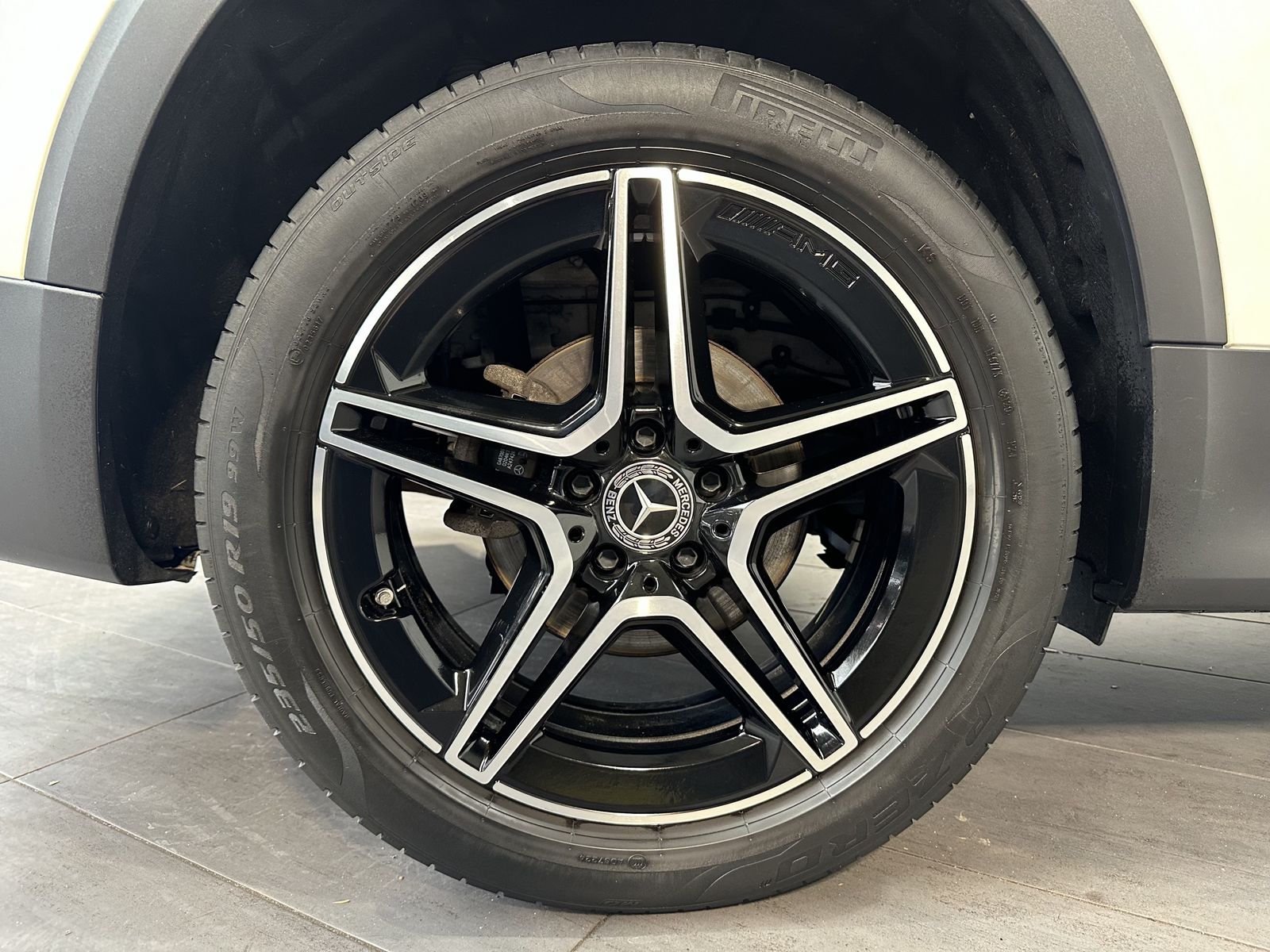 Fahrzeugabbildung Mercedes-Benz GLB 200d AMG-Line NAV+LED+AHK+KAM+WIDE+19ZO+1HD