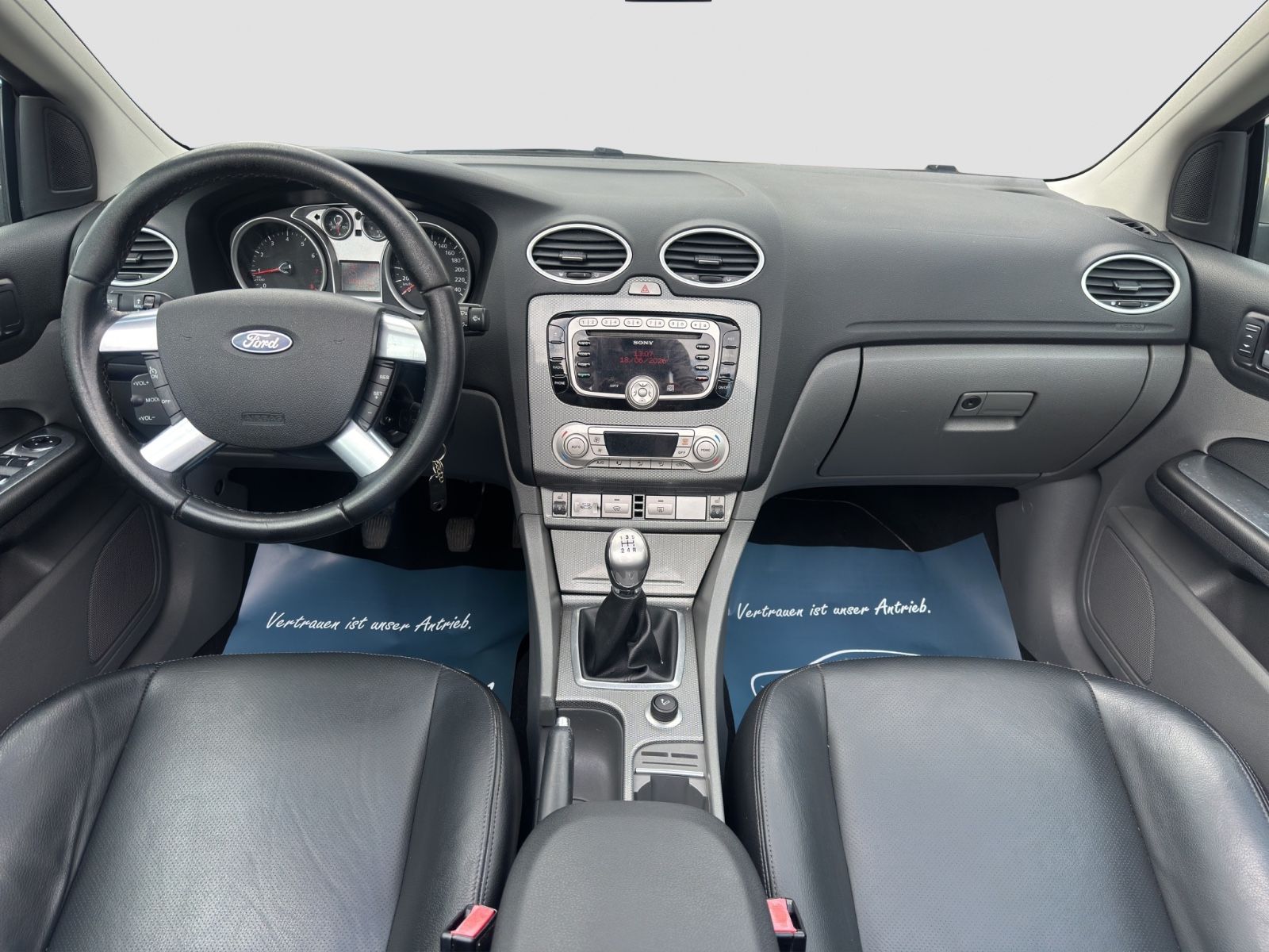 Fahrzeugabbildung Ford Focus Cabrio Titanium/Leder/AHK/SHZ/PDC/