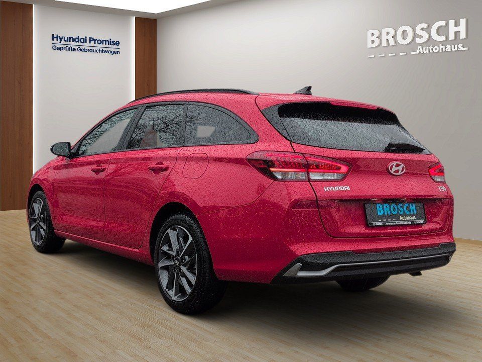 Fahrzeugabbildung Hyundai i30 KOMBI 1.5T 48V ADVANTAGE GARANTIE-08/29 NAV+