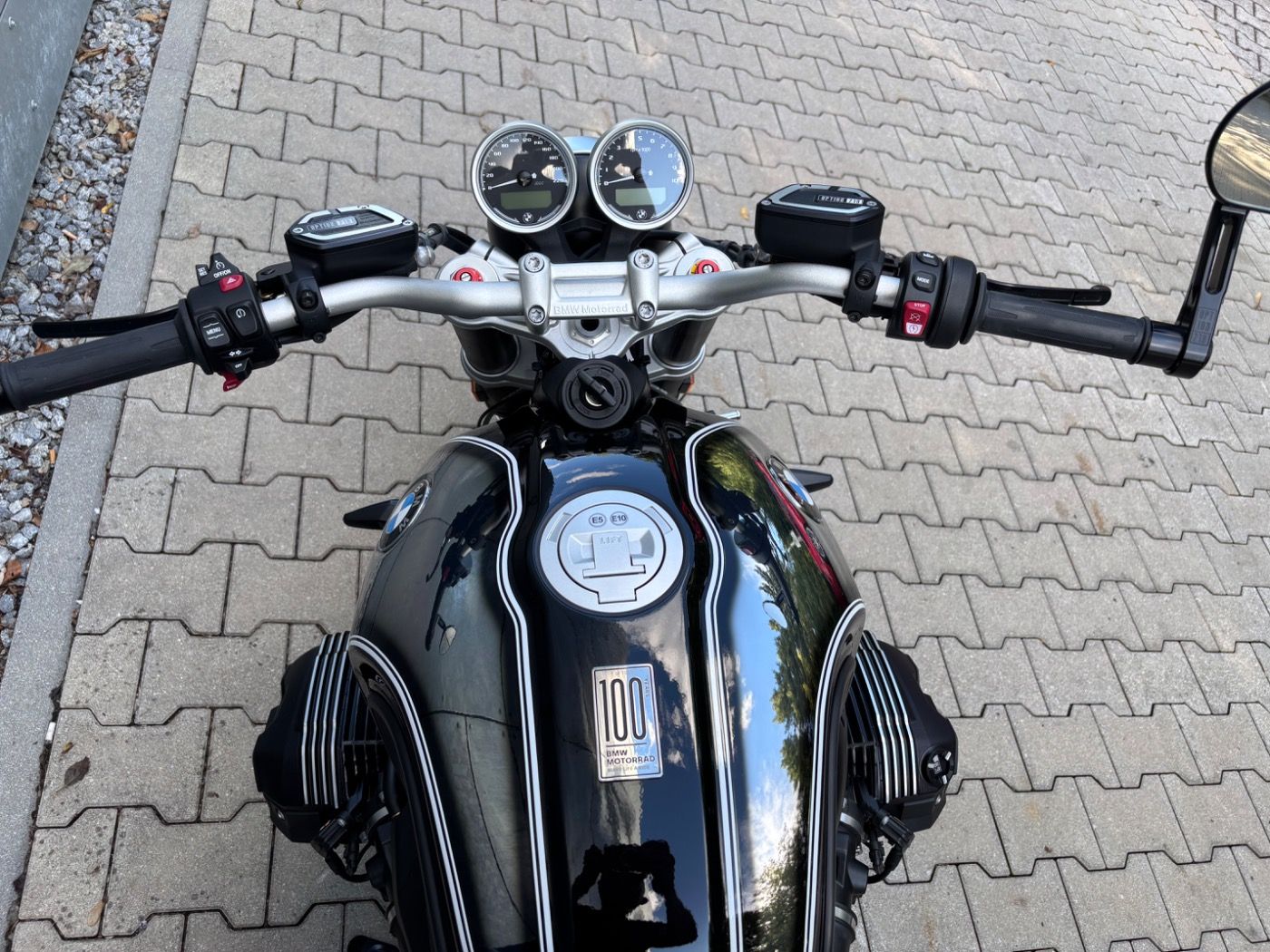 Fahrzeugabbildung BMW R nine T 100 Jahre Edition Oil Inclusive